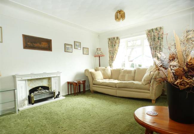 Lounge/Dining Room